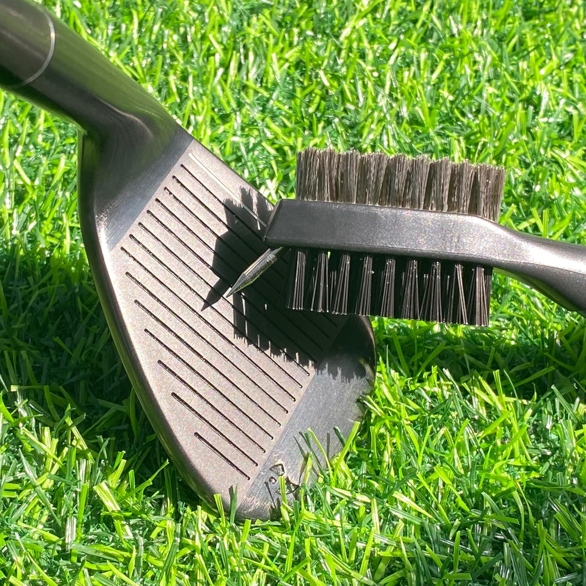 Golf Club Brush and Club Groove Cleaning Brush Nylon Steel Wire Double-Sided Golf Cleaning Brush, This Is a Must-Have Golf Accessory for Golf Enthusiasts (Black)